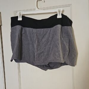 GAP Women's Black and Gray Skorts